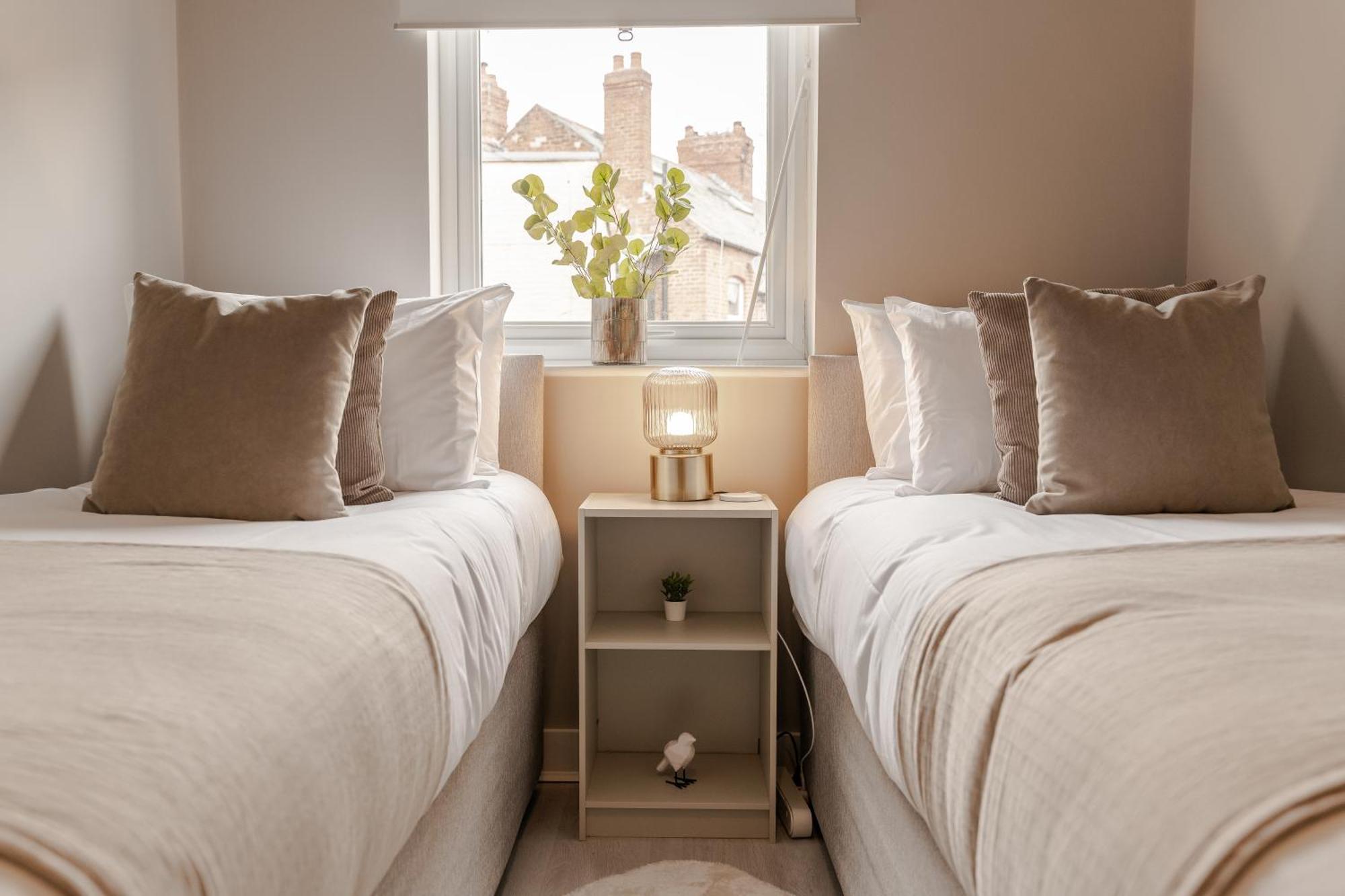 Stylish & Recently Refurbished Chester Apartment - Up To 6 Exteriör bild